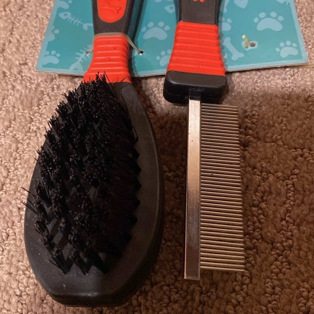 3/$20  Grooming Brush & Comb Set - Picture 3 of 9